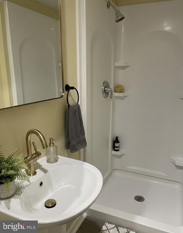 1529 CLAIRIDGE RD, Gwynn Oak, MD 21207