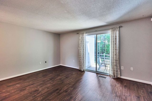 50 Edward J Roy Dr Unit 9, Manchester, NH 03104