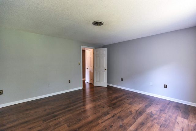 50 Edward J Roy Dr Unit 9, Manchester, NH 03104