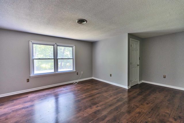 50 Edward J Roy Dr Unit 9, Manchester, NH 03104