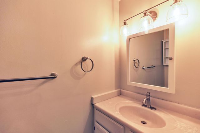 50 Edward J Roy Dr Unit 9, Manchester, NH 03104