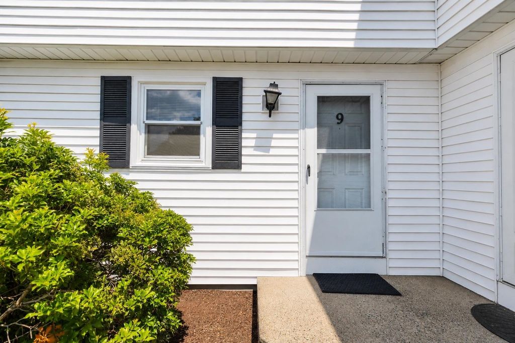 50 Edward J Roy Dr Unit 9, Manchester, NH 03104