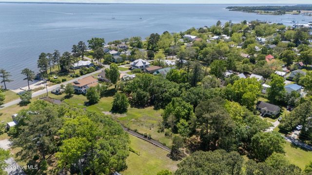 360 Vandemere Street, Oriental, NC 28571