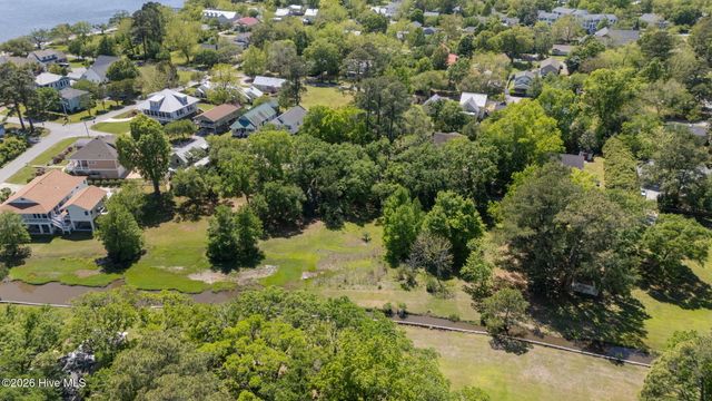 360 Vandemere Street, Oriental, NC 28571