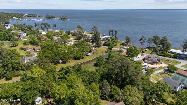 360 Vandemere Street, Oriental, NC 28571