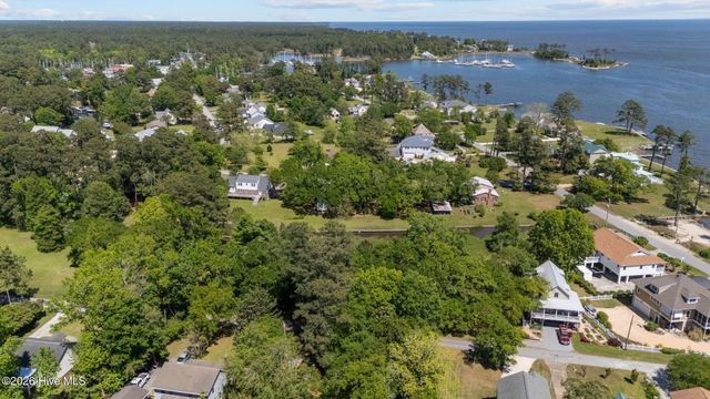 360 Vandemere Street, Oriental, NC 28571