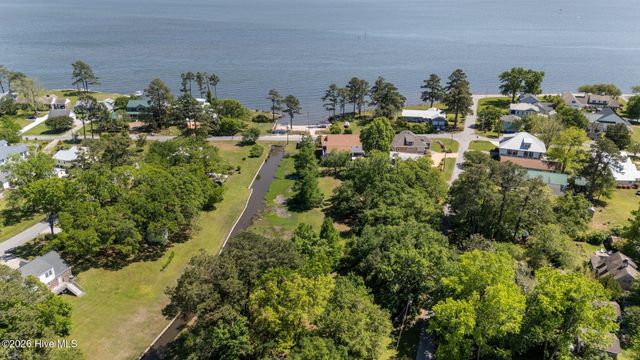 360 Vandemere Street, Oriental, NC 28571