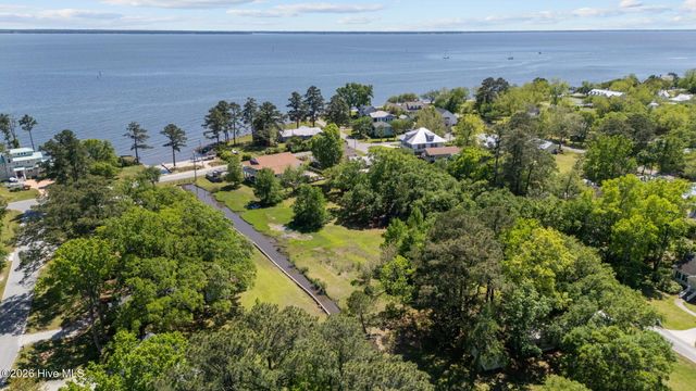 360 Vandemere Street, Oriental, NC 28571