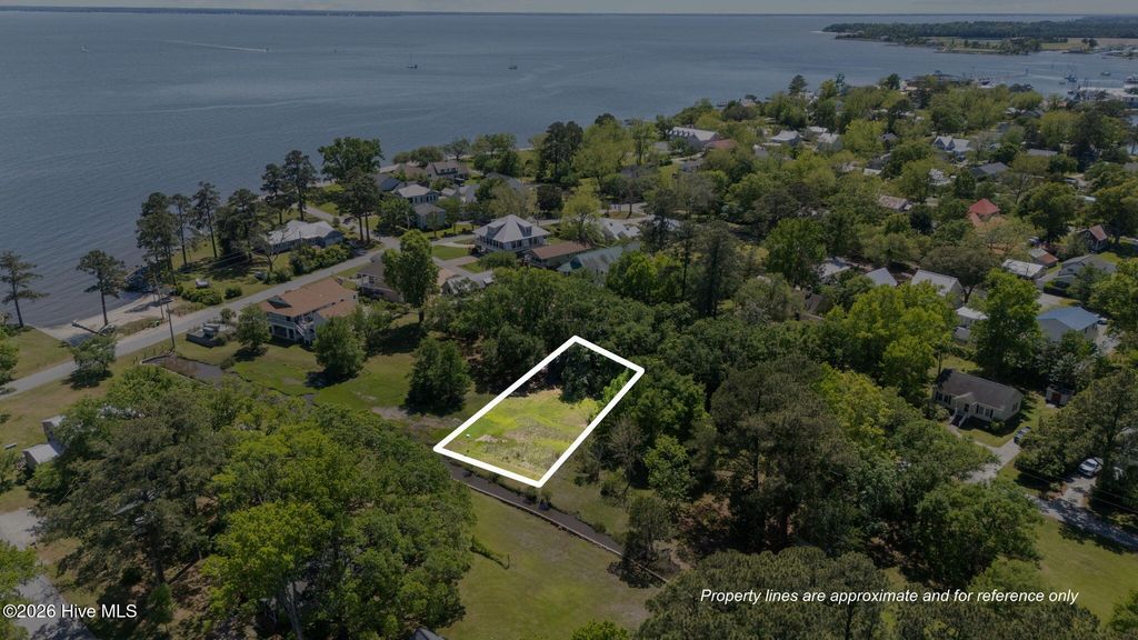 360 Vandemere Street, Oriental, NC 28571