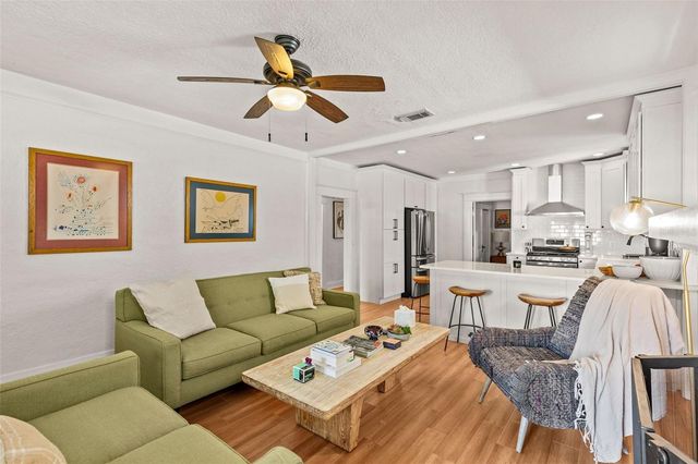 211 S ALBANY AVENUE, Tampa, FL 33606