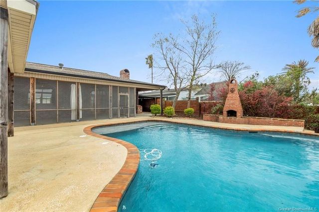 4329 Edgewater Drive, Lake Charles, LA 70605