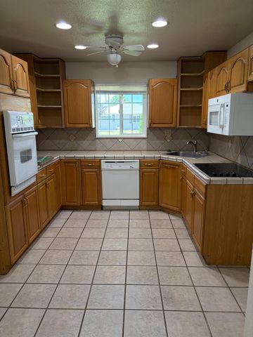 822 W Alamos, Clovis, CA 93612