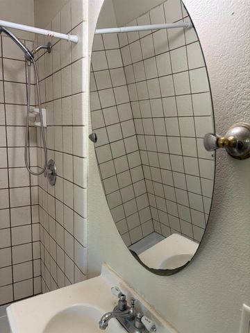 822 W Alamos, Clovis, CA 93612
