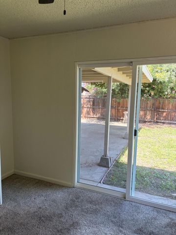 822 W Alamos, Clovis, CA 93612