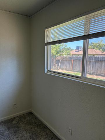 822 W Alamos, Clovis, CA 93612