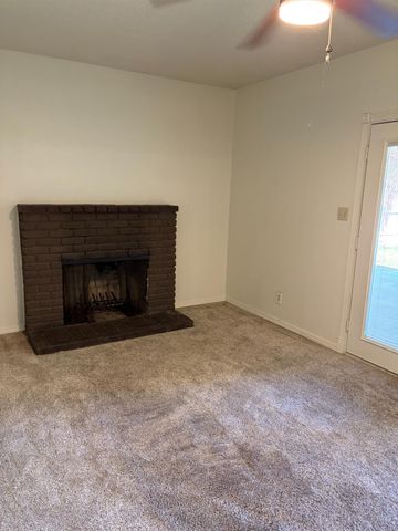 822 W Alamos, Clovis, CA 93612