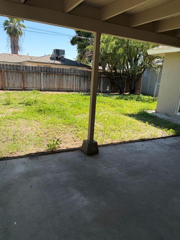 822 W Alamos, Clovis, CA 93612