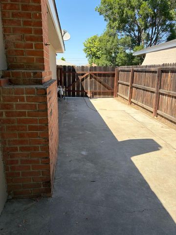 822 W Alamos, Clovis, CA 93612