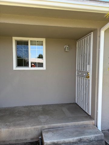 822 W Alamos, Clovis, CA 93612
