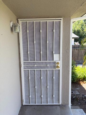 822 W Alamos, Clovis, CA 93612