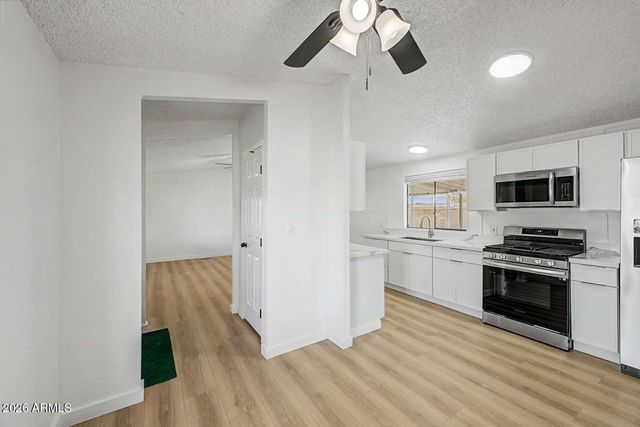 16040 N 66TH Avenue, Glendale, AZ 85306
