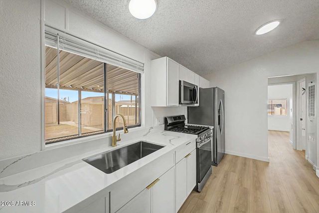 16040 N 66TH Avenue, Glendale, AZ 85306