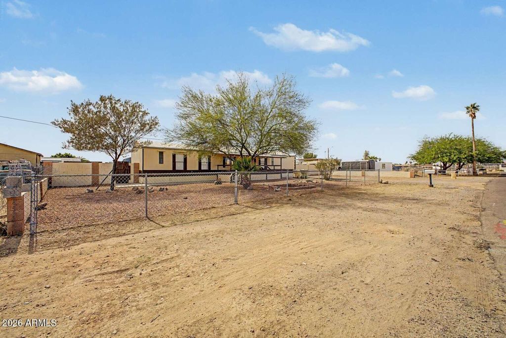 Image 2 of property listing at 16040 N 66TH Avenue, Glendale, AZ 85306