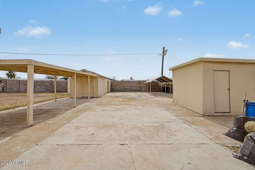 Image 28 of property listing at 16040 N 66TH Avenue, Glendale, AZ 85306