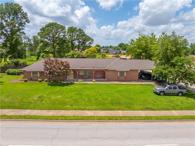 1624 S Dixieland Road, Rogers, AR 72756