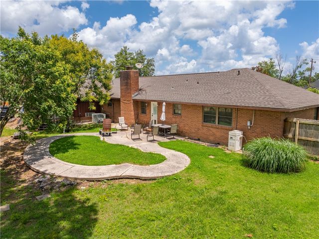 1624 S Dixieland Road, Rogers, AR 72756