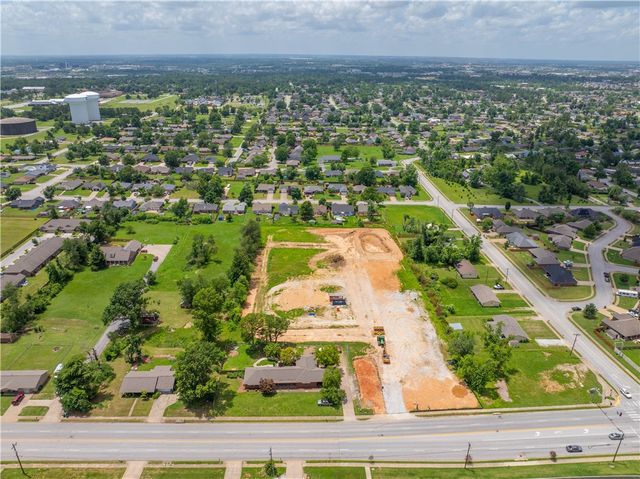 1624 S Dixieland Road, Rogers, AR 72756