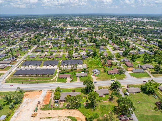 1624 S Dixieland Road, Rogers, AR 72756