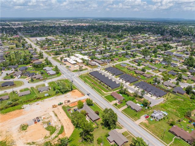 1624 S Dixieland Road, Rogers, AR 72756