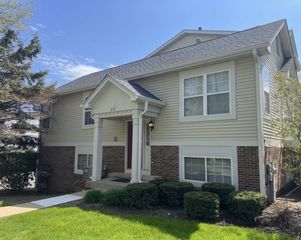 295 Holiday Lane 295, Hainesville, IL 60073