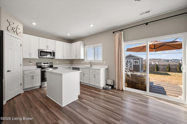 11118 Compass Ave, Louisville, KY 40229