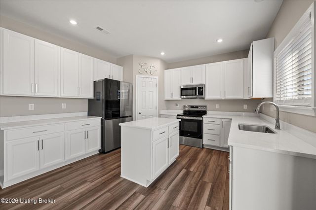 11118 Compass Ave, Louisville, KY 40229