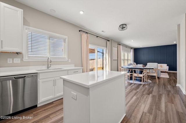 11118 Compass Ave, Louisville, KY 40229