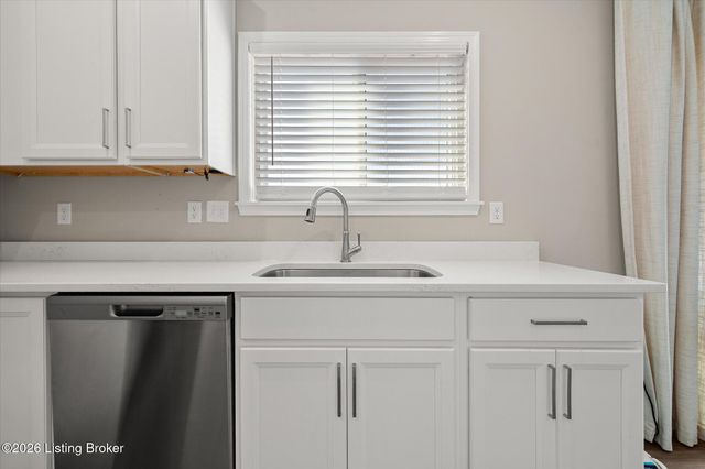 11118 Compass Ave, Louisville, KY 40229