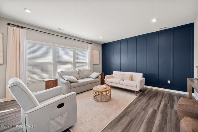 11118 Compass Ave, Louisville, KY 40229