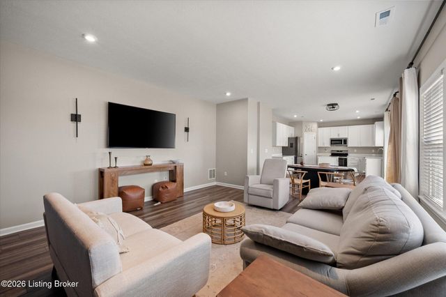 11118 Compass Ave, Louisville, KY 40229