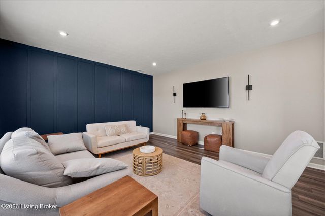 11118 Compass Ave, Louisville, KY 40229