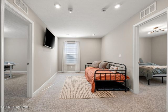 11118 Compass Ave, Louisville, KY 40229