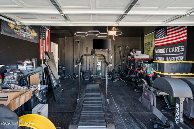 11118 Compass Ave, Louisville, KY 40229