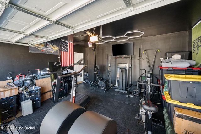 11118 Compass Ave, Louisville, KY 40229