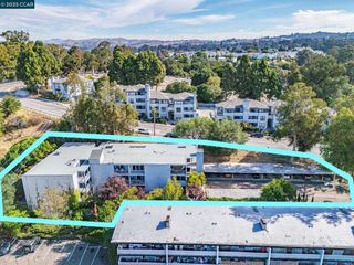 944 Walpert St, Hayward, CA 94541