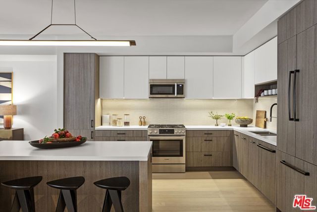 9001 Santa Monica Boulevard 206, West Hollywood, CA 90069