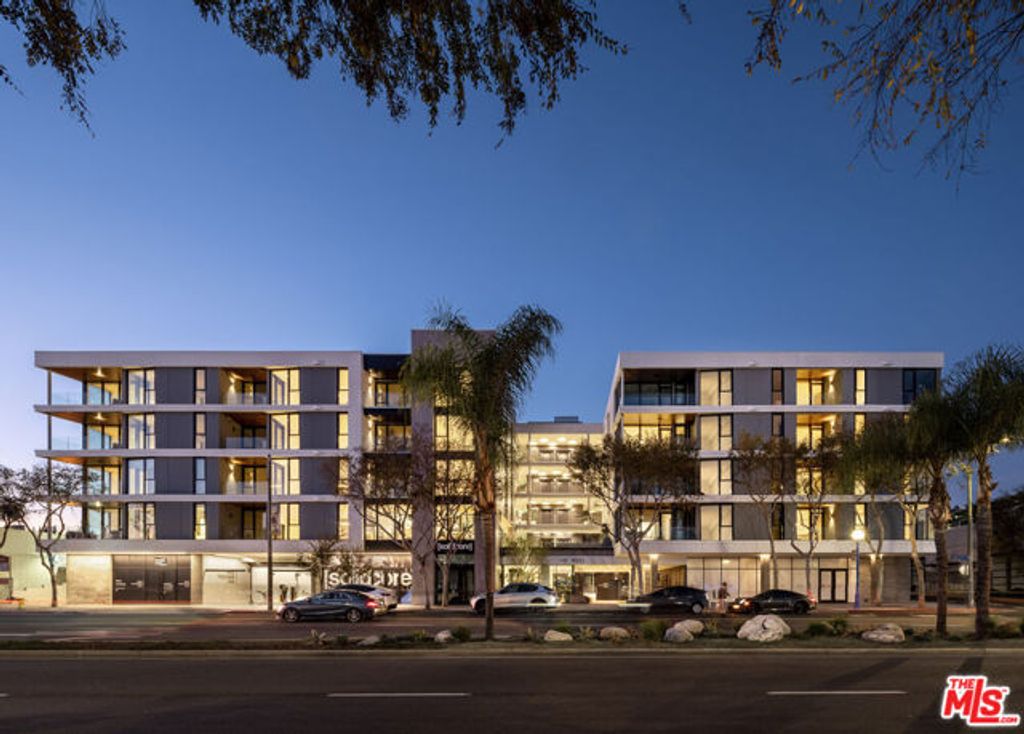 9001 Santa Monica Boulevard 206, West Hollywood, CA 90069