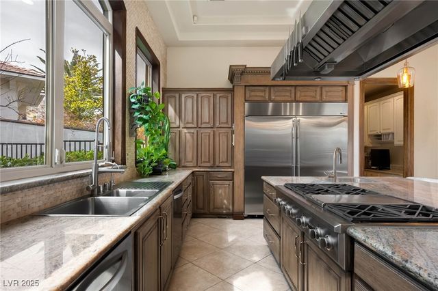 9325 Canyon Classic Drive, Las Vegas, NV 89144