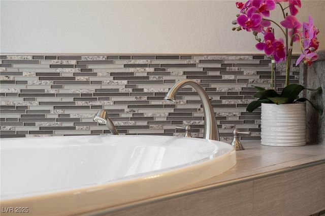 9325 Canyon Classic Drive, Las Vegas, NV 89144