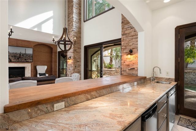 9325 Canyon Classic Drive, Las Vegas, NV 89144